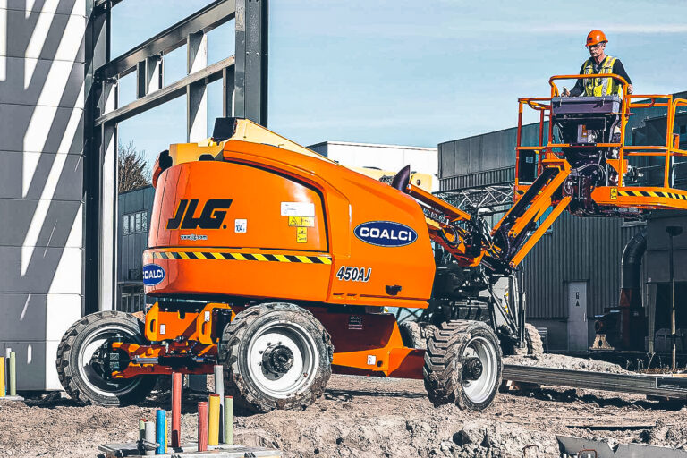 Plataforma articulada JLG 450AJ: la opción ideal para trabajos en altura