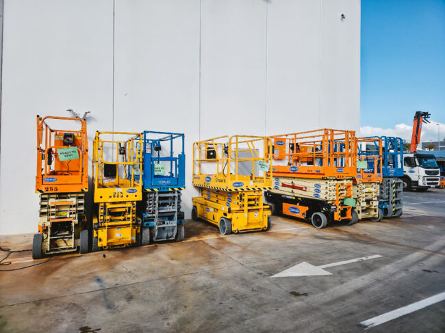 Tipos de plataformas elevadoras y usos_alquiler_plataformas