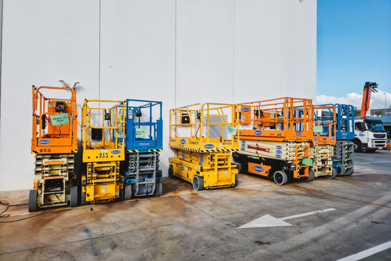 Tipos de plataformas elevadoras y usos_alquiler_plataformas